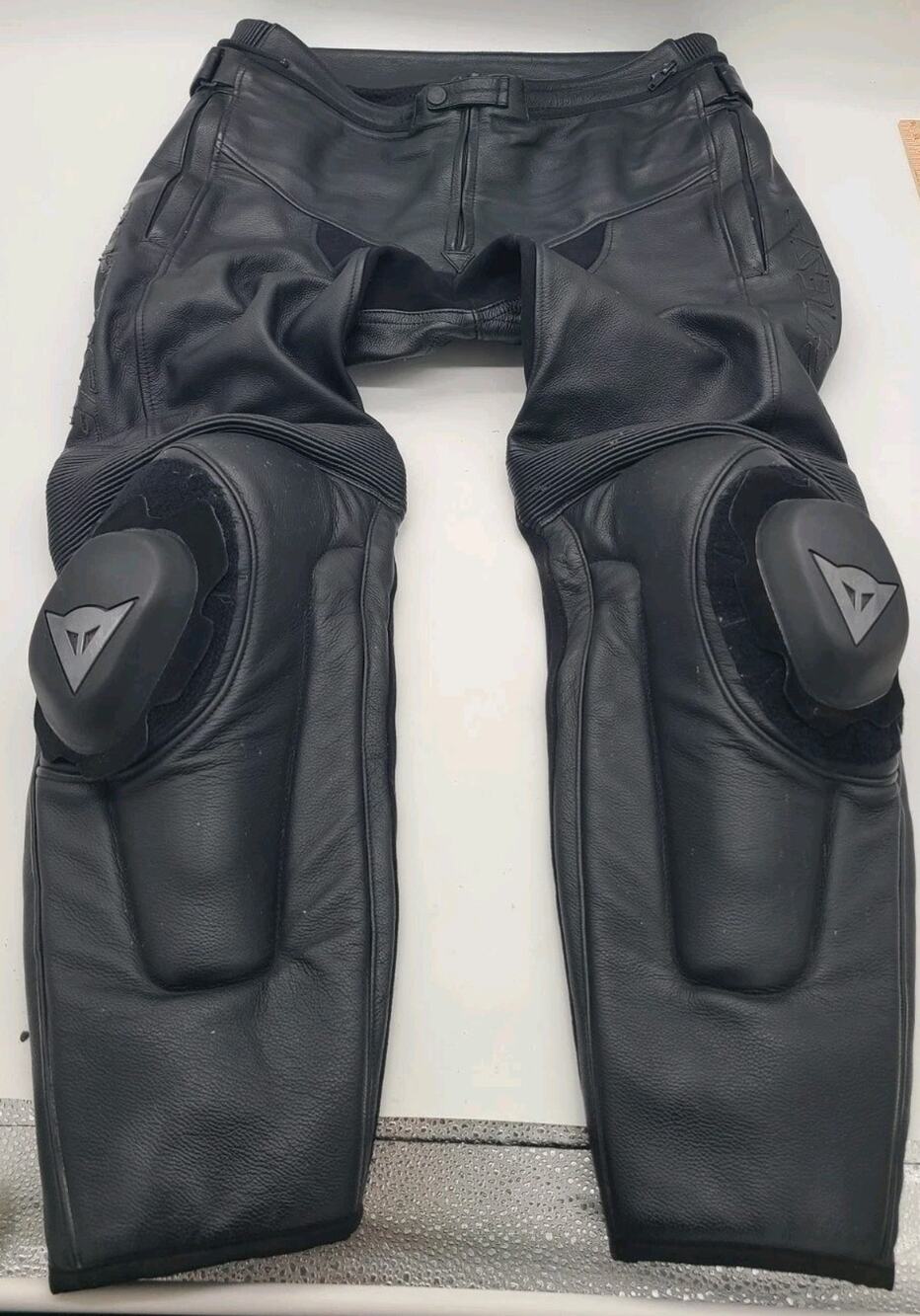 Dainese Leather Motorcycle Racing Pants 58  US 48 XL Black Knee Sliders Armor